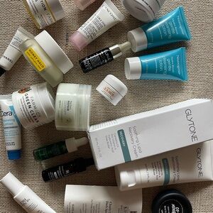 Gift set featuring 19 full-size & travel-size skincare products for face & body